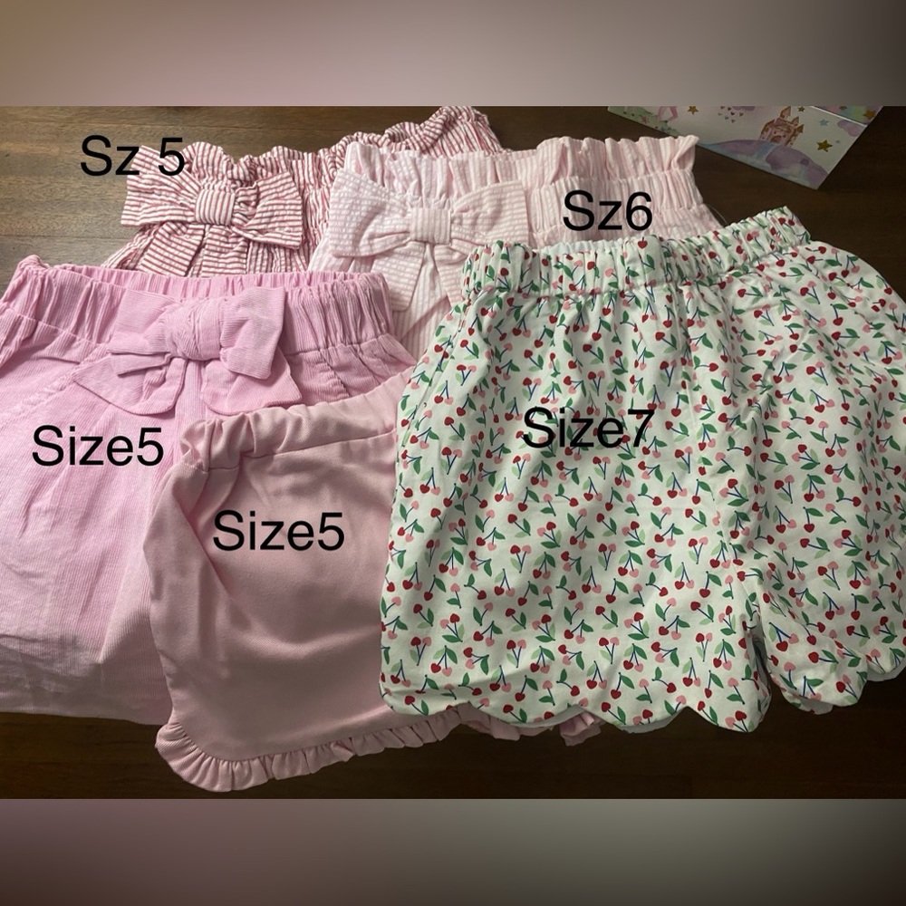 Lot of 5 pairs of Little English shorts.